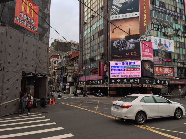 基隆黃金地段,三角窗,能見度高效果好 (LED電視牆)